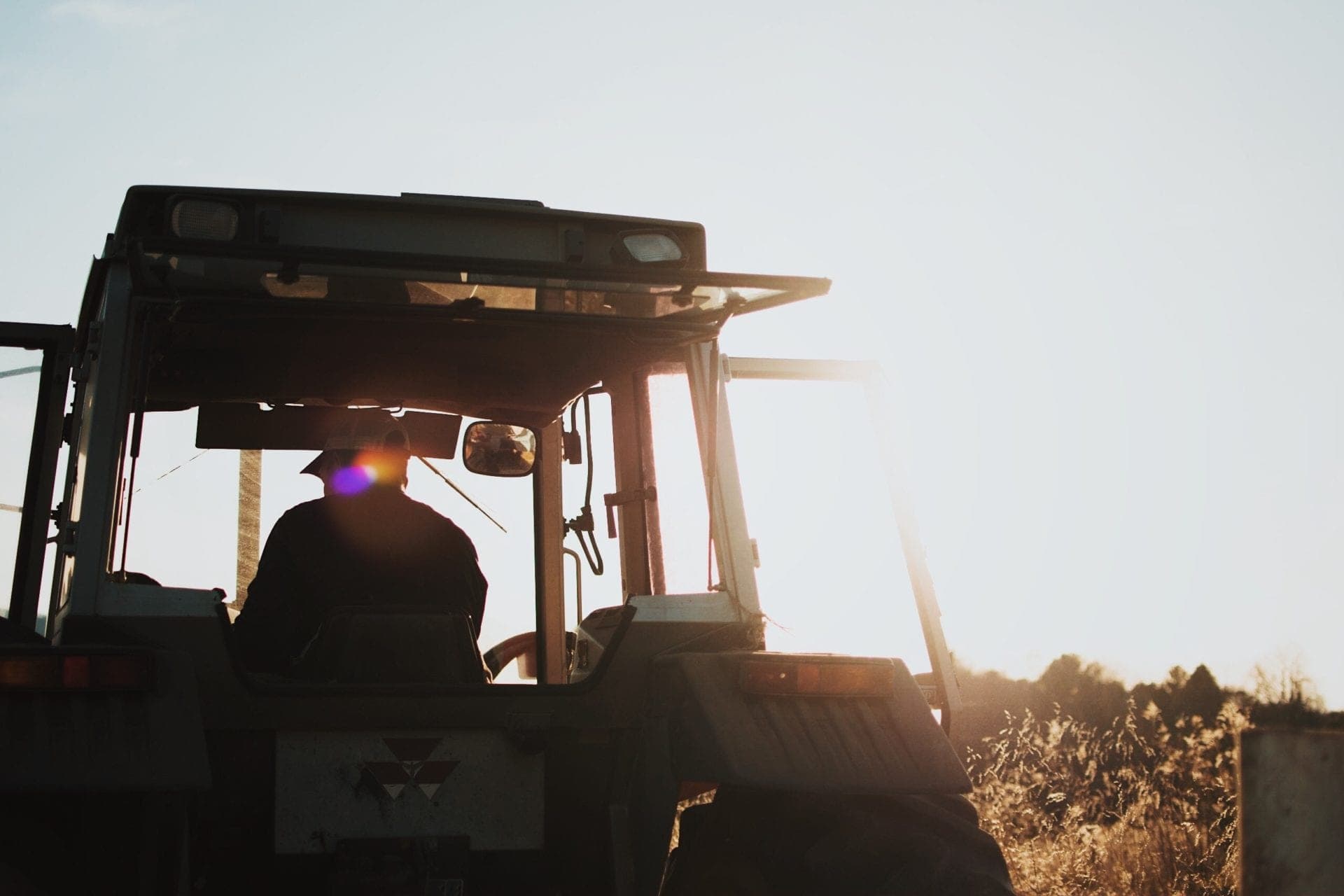 Dry Hire Vs. Wet Hire – What Do They Mean? (2026 Updated)
