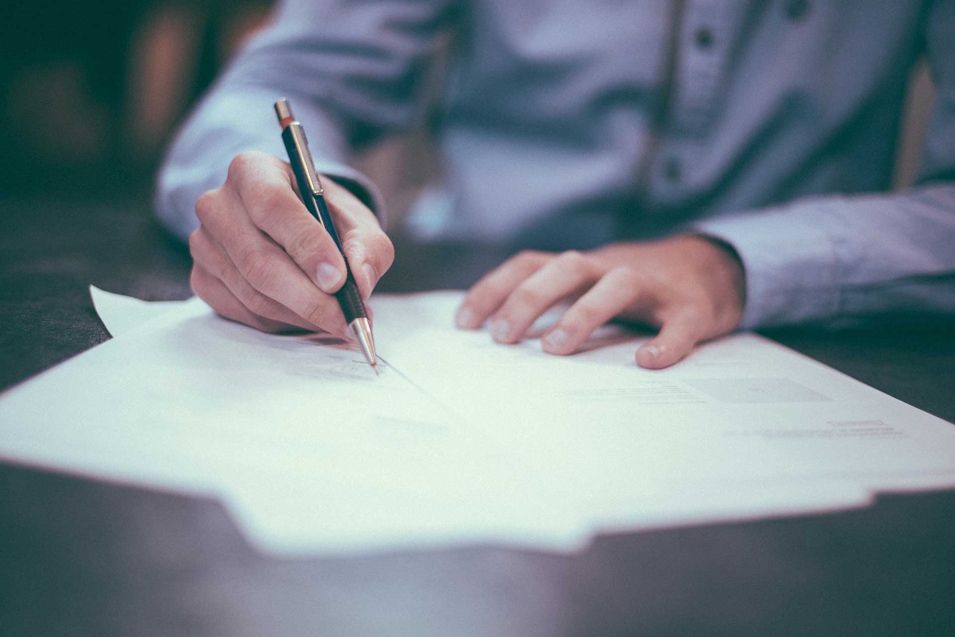 How To Sign A Contract Using E-Signatures (2026 Updated)