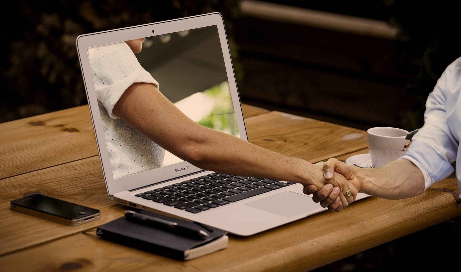 Everything You Need To Know About Starting An eCommerce Business (2026 Updated)