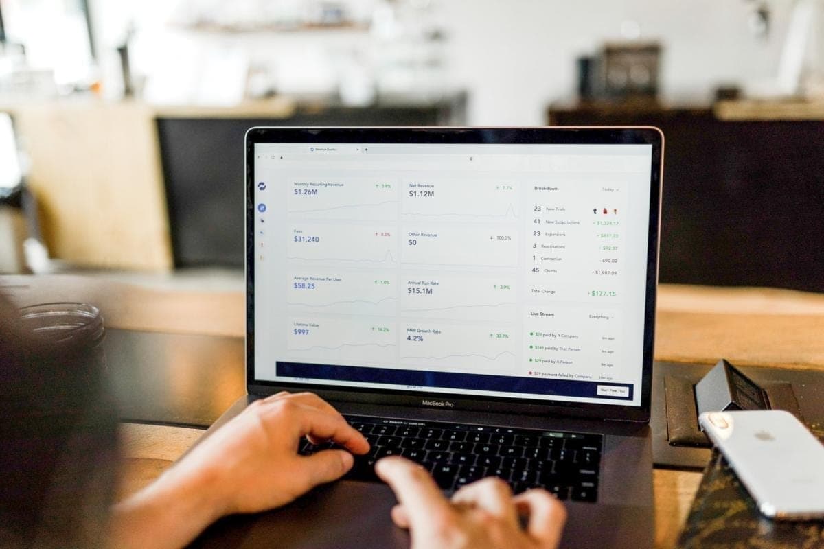 Selling Or Purchasing An Online Business? Make Sure You’re Protected (2026 Updated)