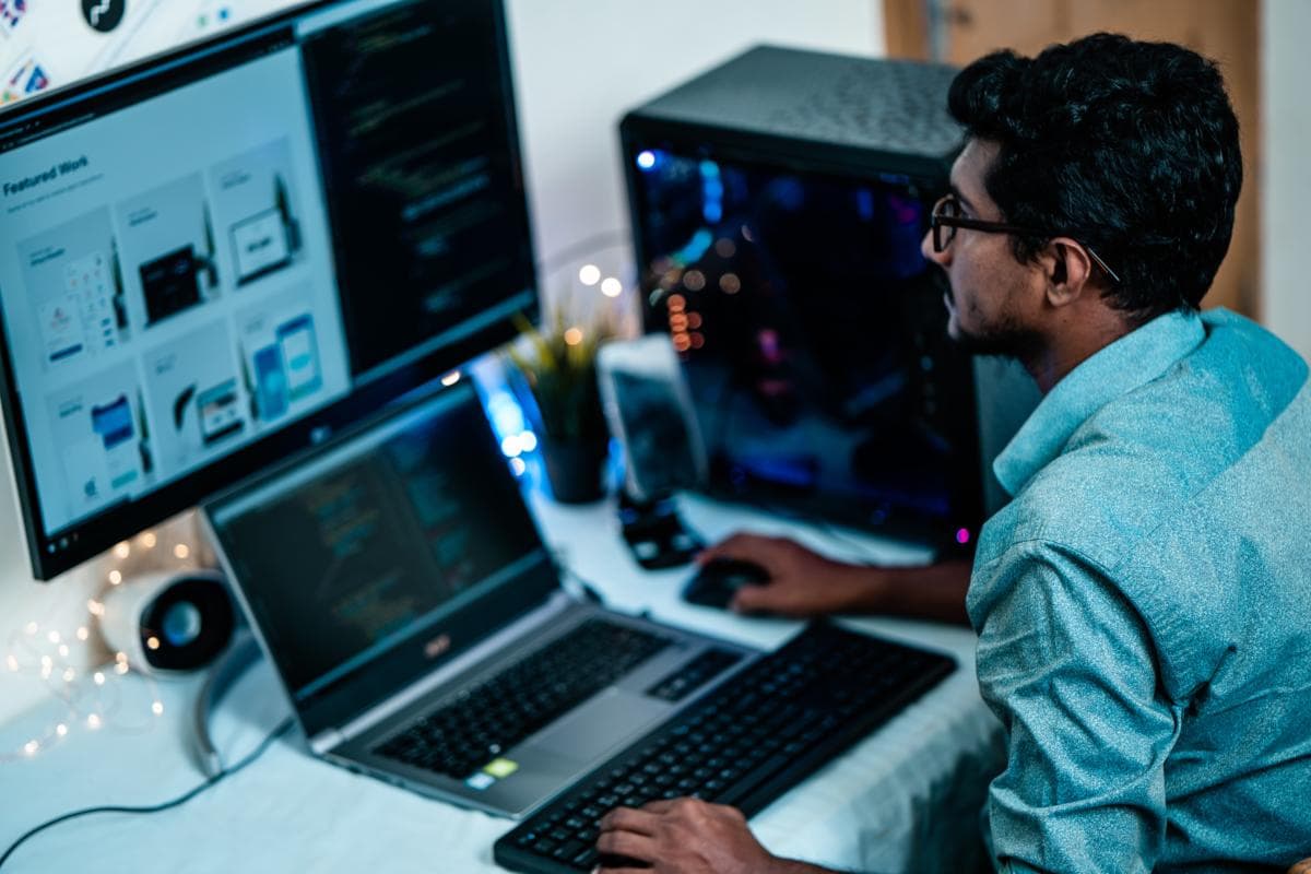 I’m A Startup Founder: When Can I Start Paying Myself? (2026 Updated)
