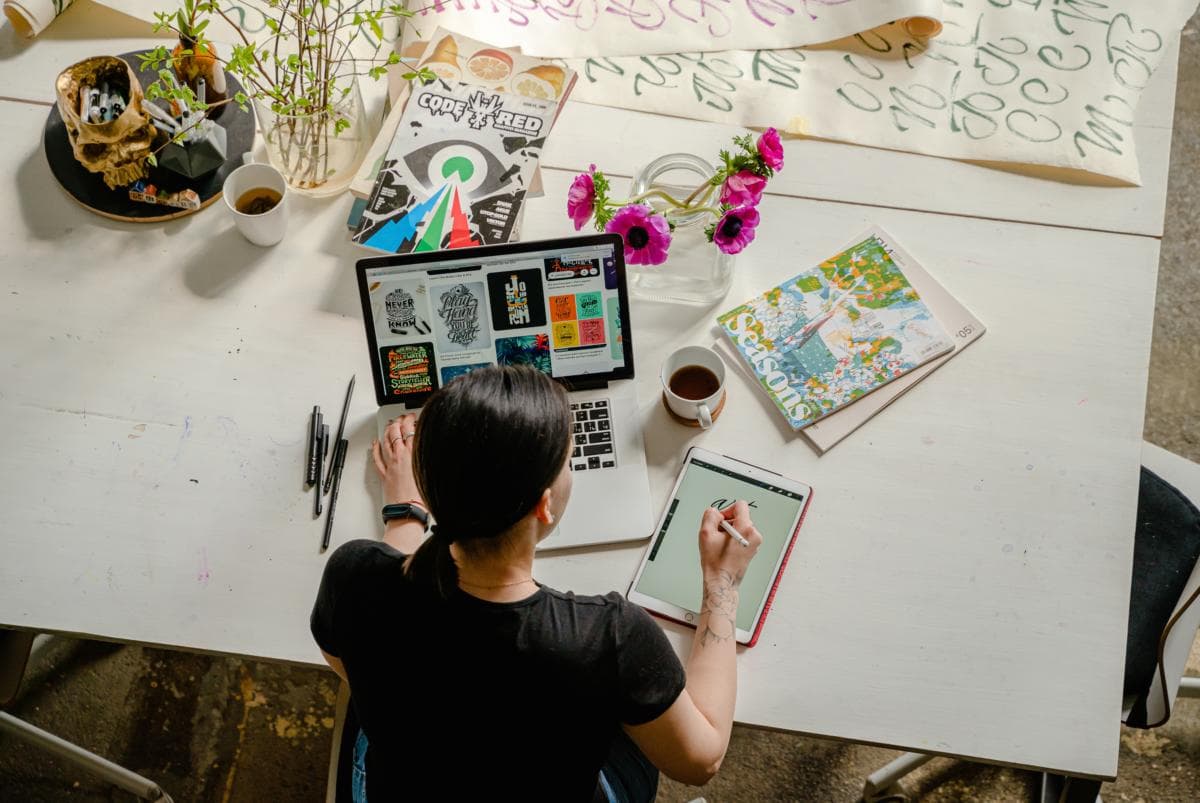 A Guide To Outsourcing (2026 Updated)