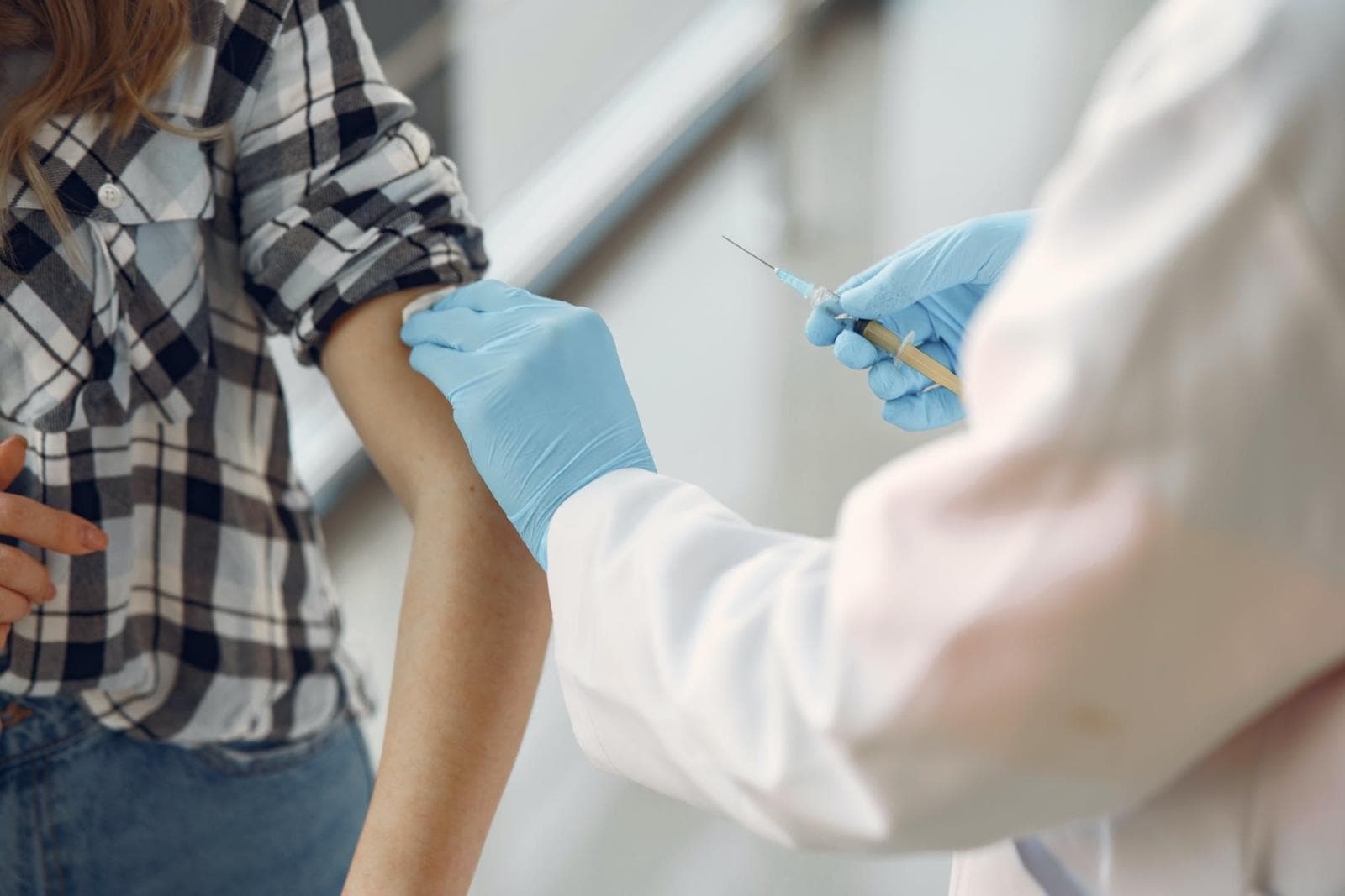 Should I Give My Employees Paid Leave To Get A COVID-19 Vaccination? (2026 Updated)