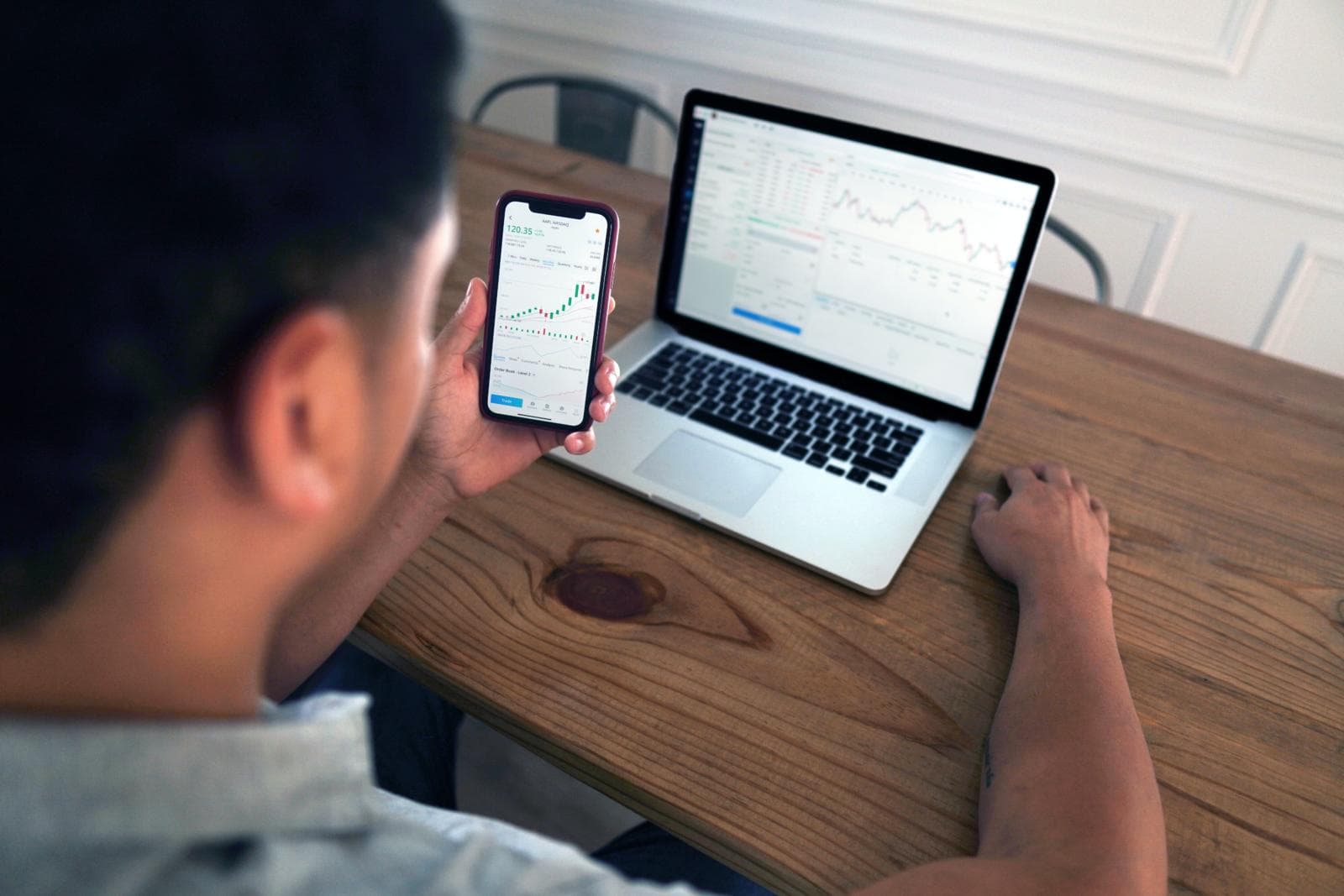 Can Directors Be Shareholders? (2026 Updated)